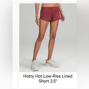 Lululemon Hotty hot 2.5 in short, size 4, color Mulled Wine